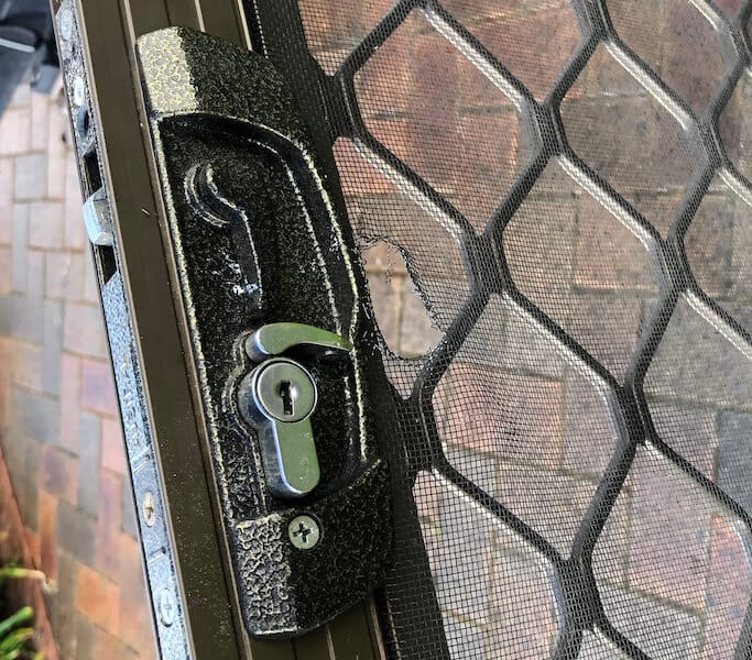 Screen & Roll 5 Repair Window and Door Locks